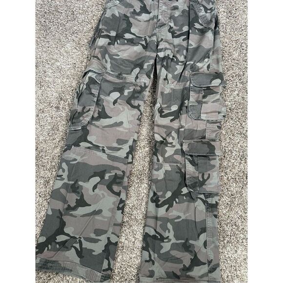 Abercrombie & Fitch Relaxed Fit Cargo Camo Print Pants Green/Gray 24/00 Short - Picture 13 of 13